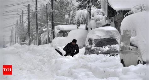 Heavy snowfall in Romania and Moldova leaves 1 person dead and many without electricity